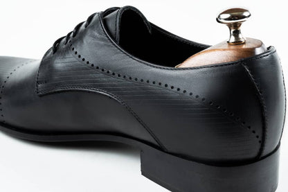 Men's classic black Oxford shoes