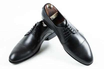 Men's classic black Oxford shoes