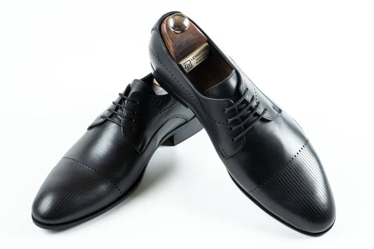 Men's classic black Oxford shoes