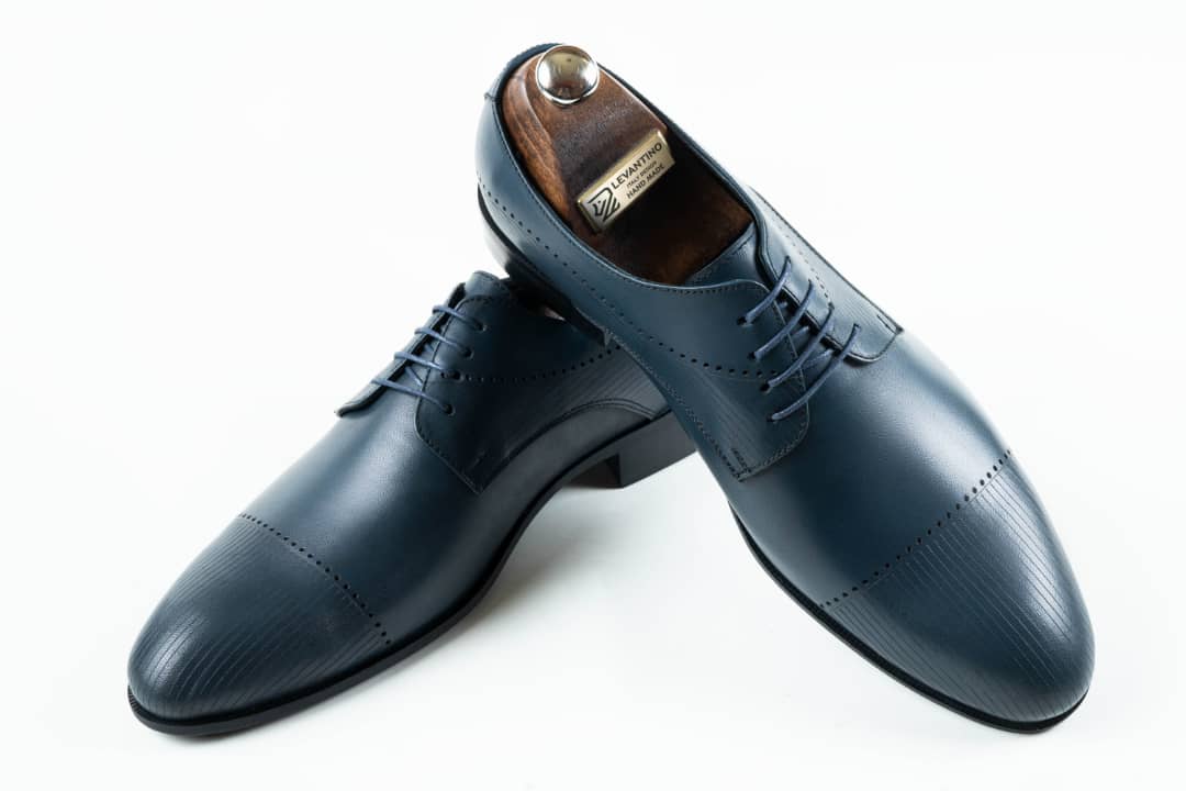 Men's classic black Oxford shoes